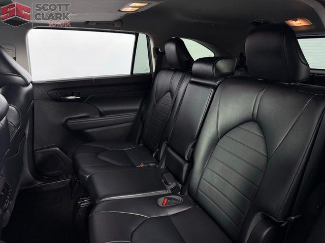 used 2022 Toyota Highlander car, priced at $33,968