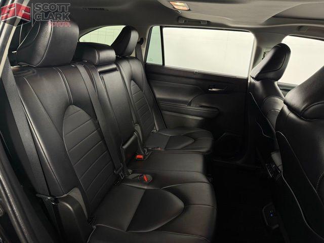 used 2022 Toyota Highlander car, priced at $33,968