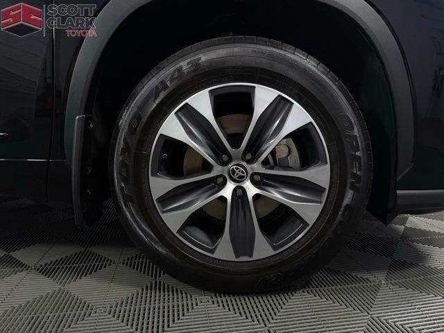 used 2022 Toyota Highlander car, priced at $33,968