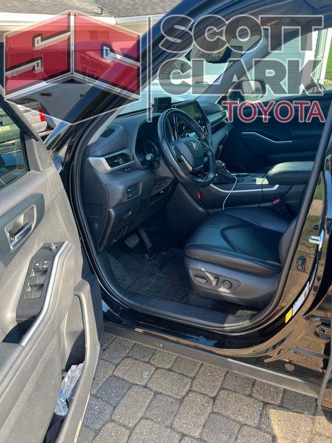 used 2020 Toyota Highlander car, priced at $29,122