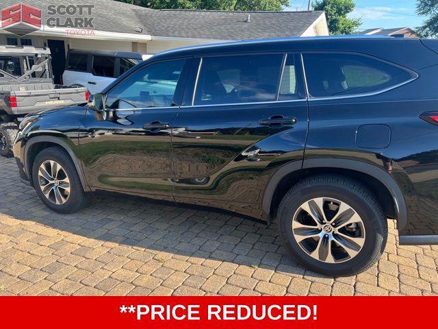 used 2020 Toyota Highlander car, priced at $29,122