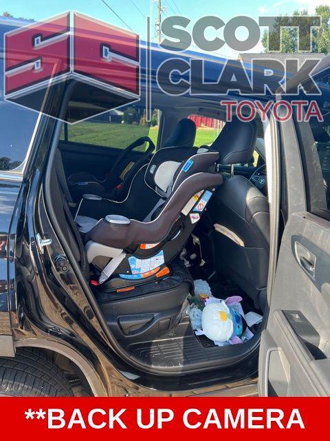 used 2020 Toyota Highlander car, priced at $29,122