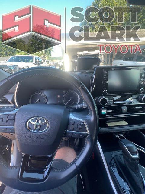 used 2020 Toyota Highlander car, priced at $29,122