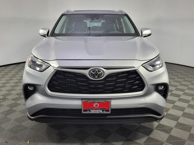 used 2022 Toyota Highlander car, priced at $35,334