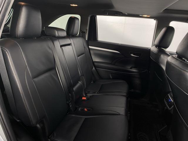 used 2019 Toyota Highlander car, priced at $26,156