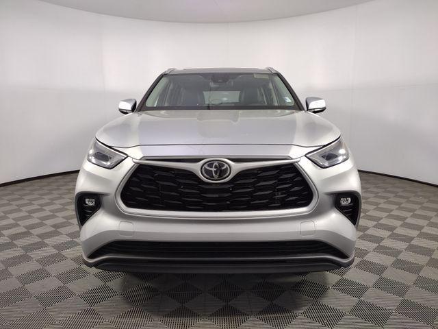 used 2023 Toyota Highlander car, priced at $40,422