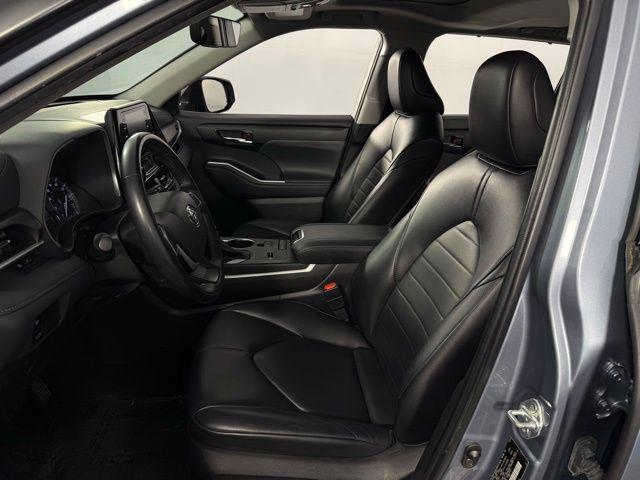used 2022 Toyota Highlander car, priced at $31,001