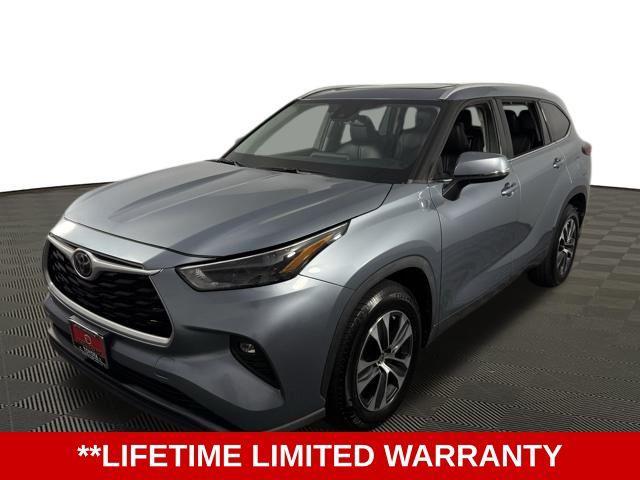 used 2022 Toyota Highlander car, priced at $31,001