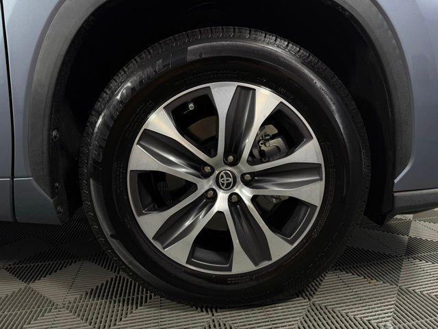 used 2022 Toyota Highlander car, priced at $31,001
