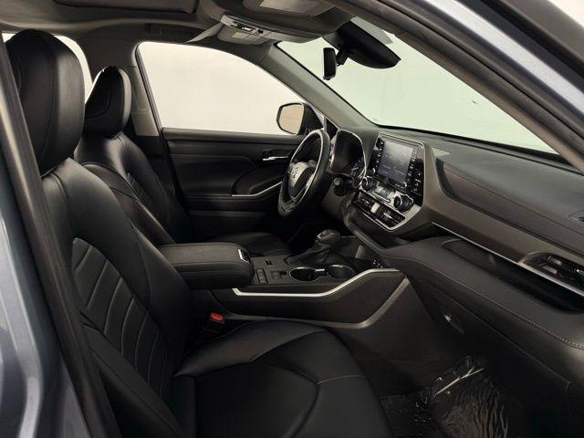 used 2022 Toyota Highlander car, priced at $31,001