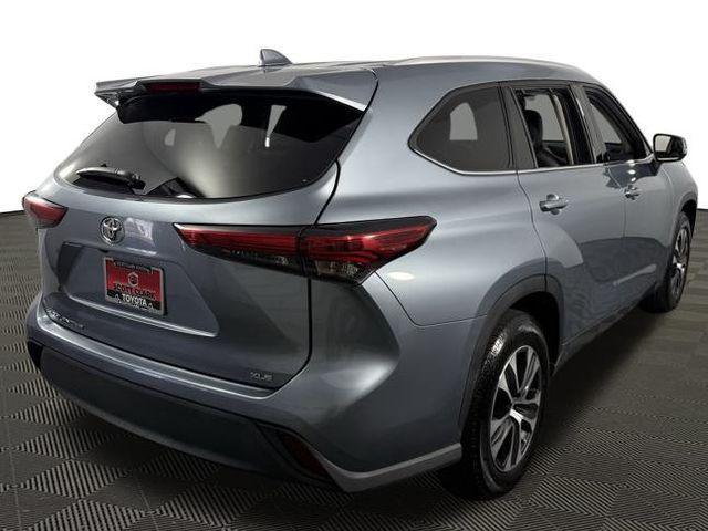 used 2022 Toyota Highlander car, priced at $31,001