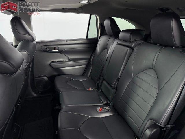used 2020 Toyota Highlander car, priced at $29,827