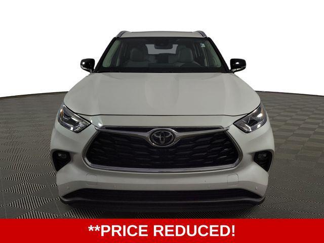used 2025 Toyota Highlander car, priced at $47,867