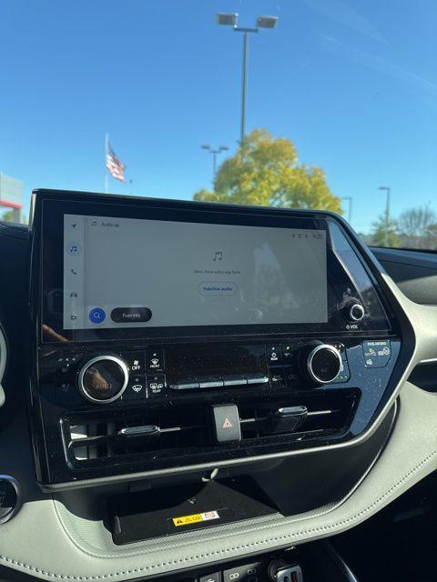 used 2025 Toyota Highlander car