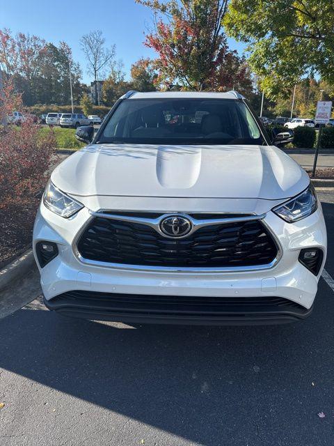 used 2025 Toyota Highlander car