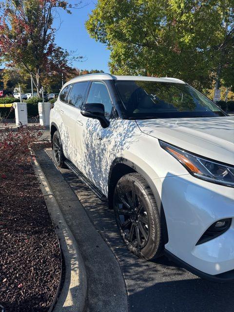 used 2025 Toyota Highlander car