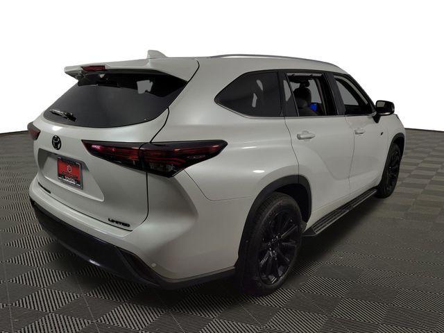 used 2025 Toyota Highlander car, priced at $47,867