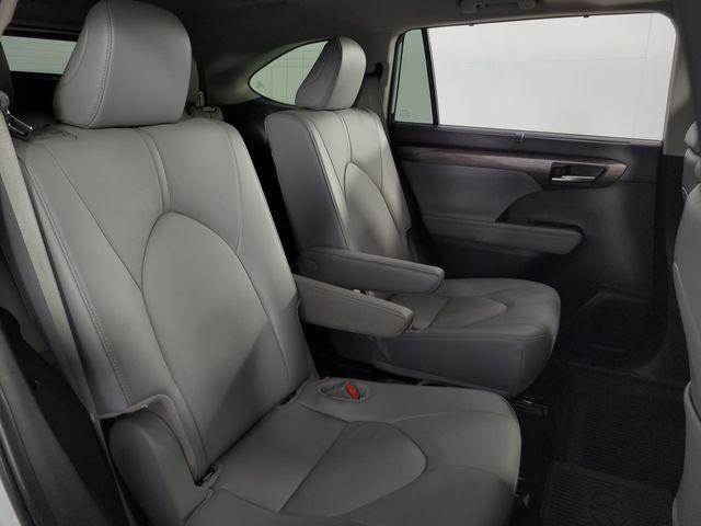 used 2025 Toyota Highlander car, priced at $47,867