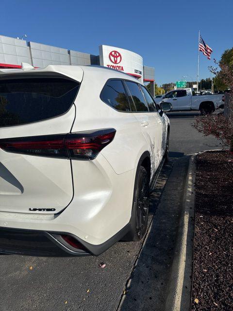 used 2025 Toyota Highlander car