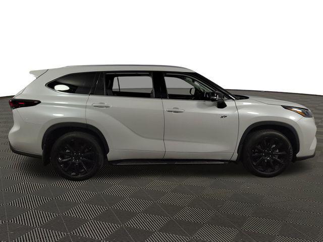 used 2025 Toyota Highlander car, priced at $47,867