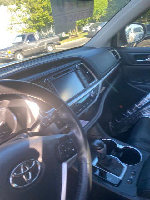 used 2015 Toyota Highlander car, priced at $19,064