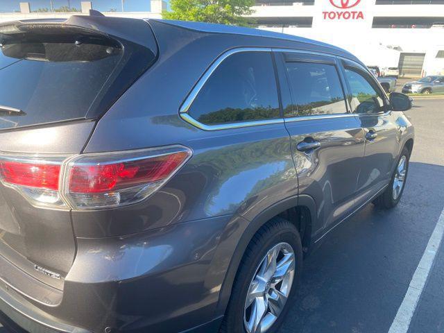 used 2015 Toyota Highlander car, priced at $19,064