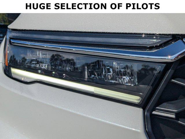 new 2025 Honda Pilot car, priced at $45,321