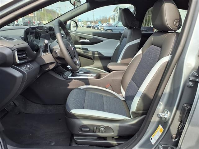 new 2025 Buick Envista car, priced at $26,942