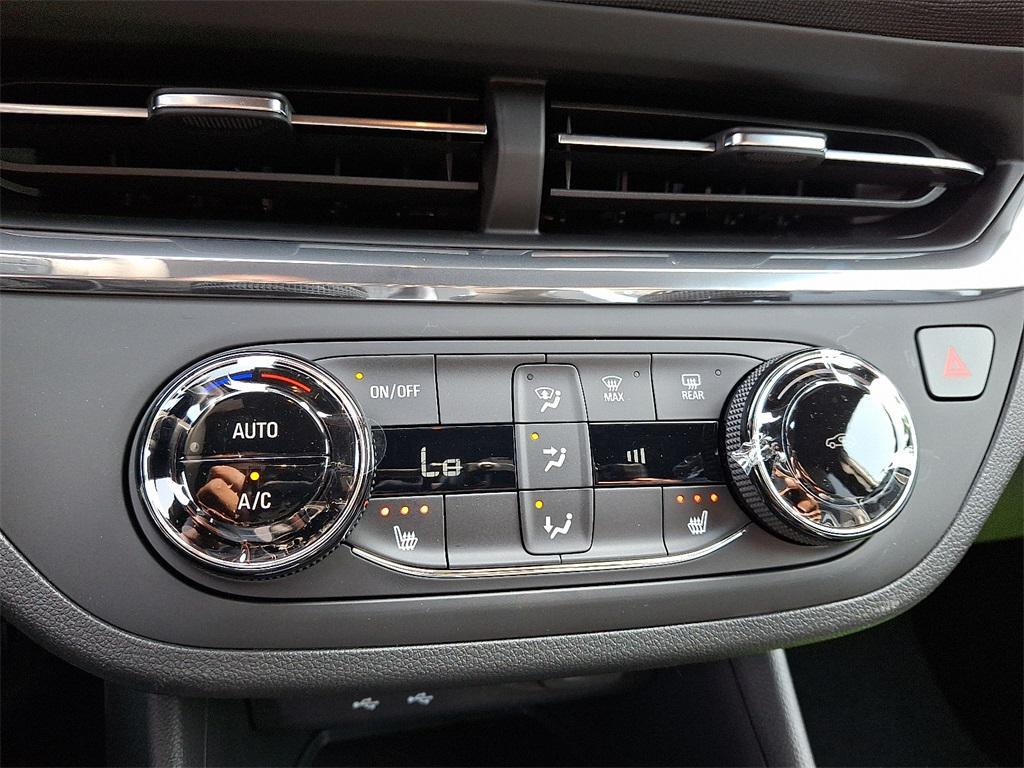 new 2025 Buick Envista car, priced at $26,540