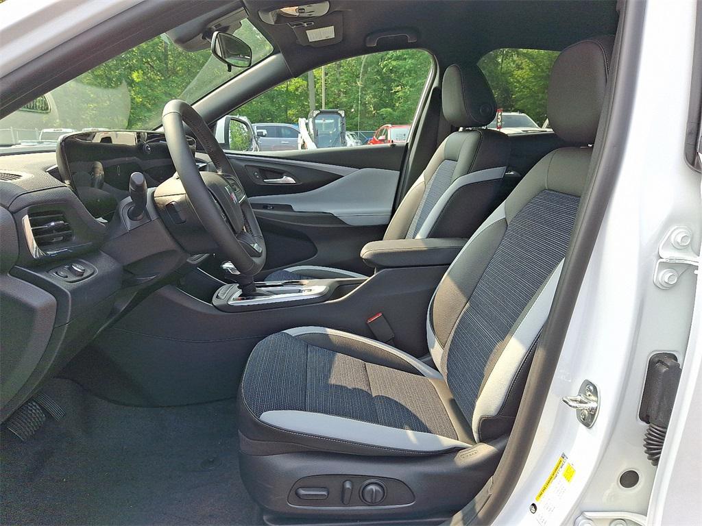 new 2025 Buick Envista car, priced at $26,540