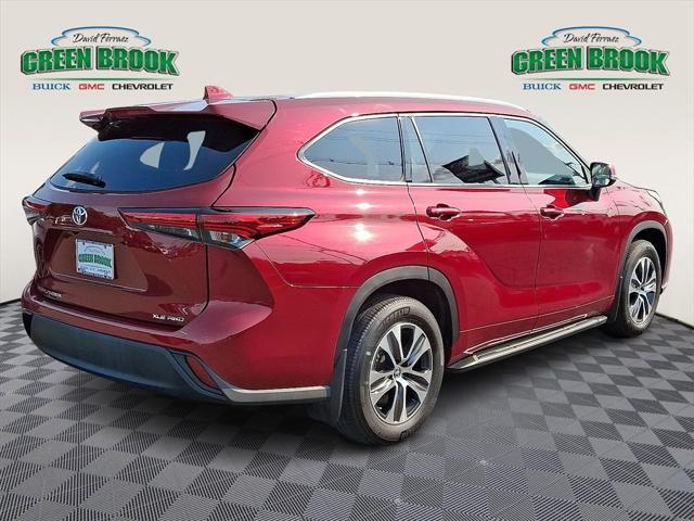 used 2022 Toyota Highlander car, priced at $35,770