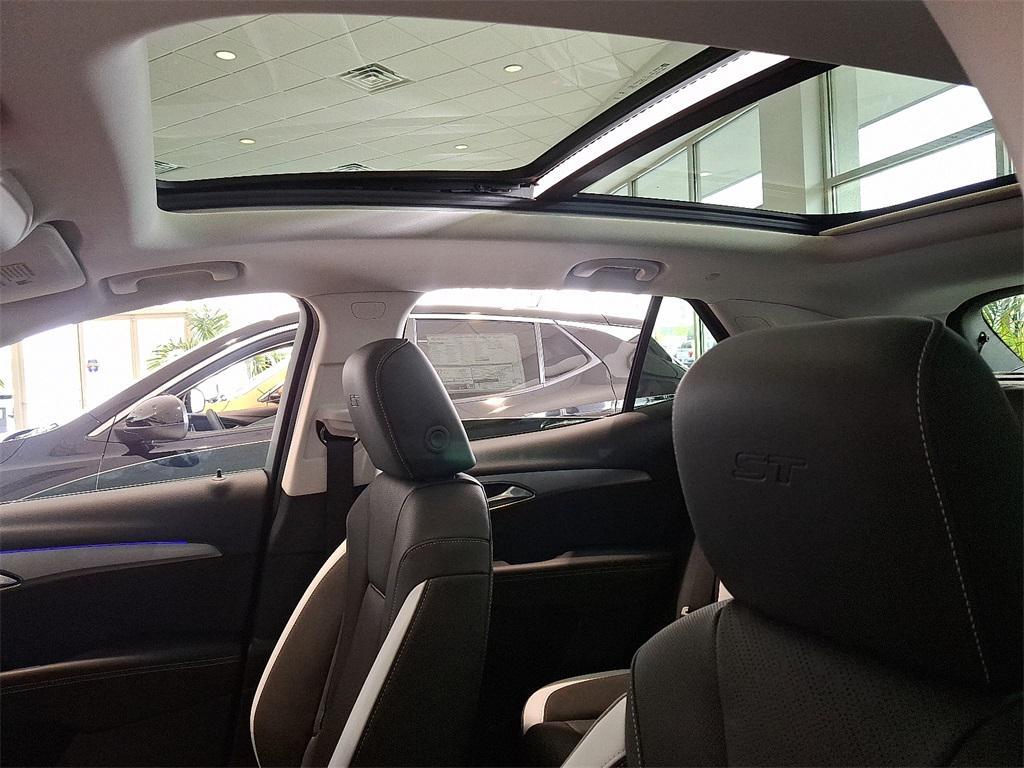new 2025 Buick Envision car, priced at $42,423