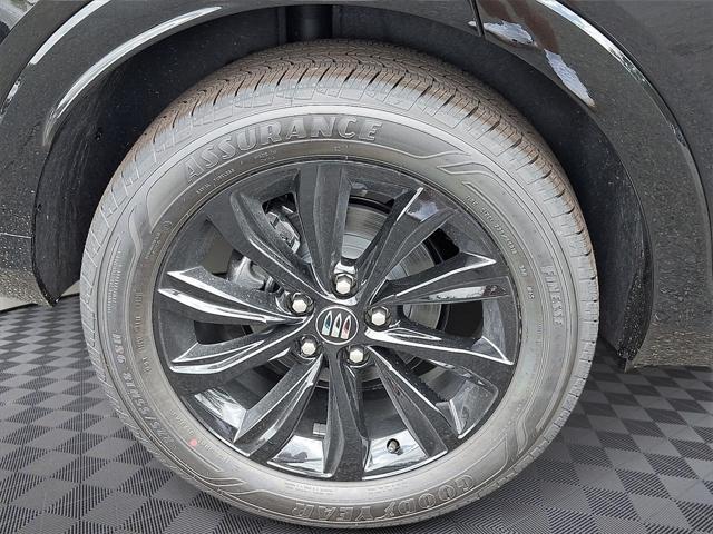 new 2025 Buick Envista car, priced at $29,275