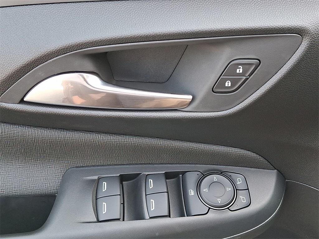 new 2025 Buick Envista car, priced at $27,280