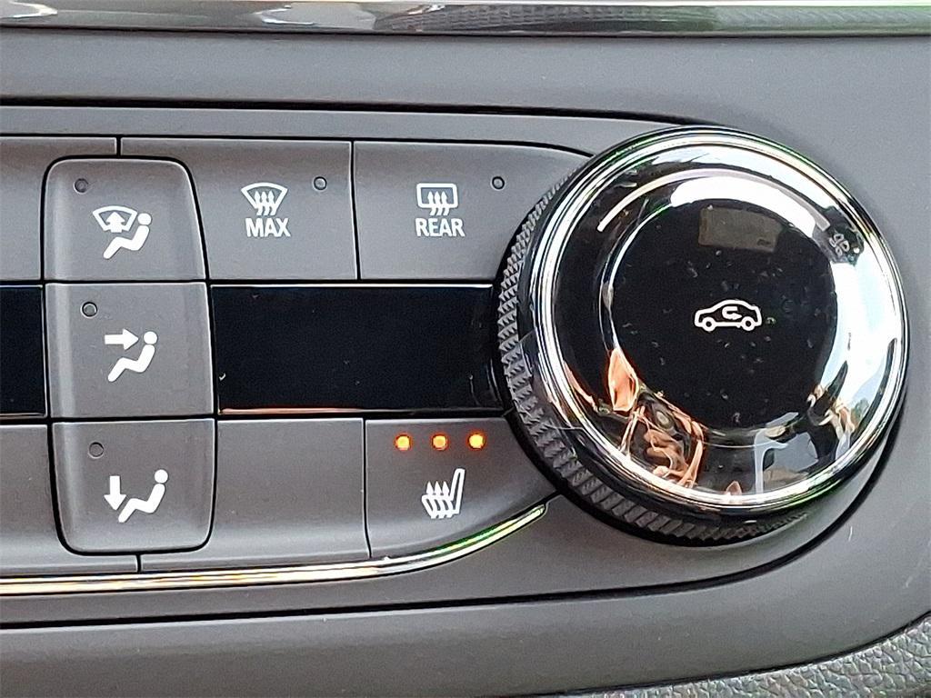 new 2025 Buick Envista car, priced at $27,280