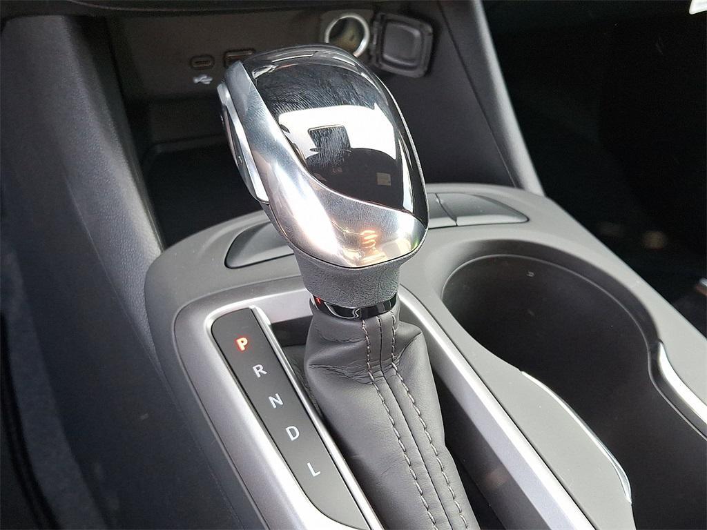 new 2025 Buick Envista car, priced at $27,280