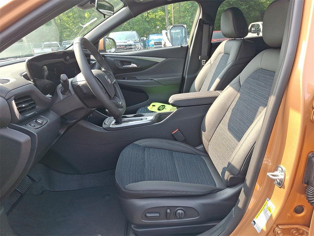 new 2025 Buick Envista car, priced at $27,280