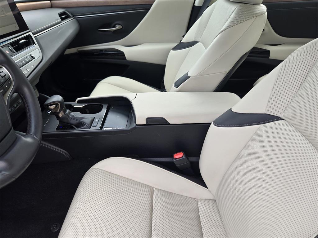 used 2023 Lexus ES 300h car, priced at $36,900