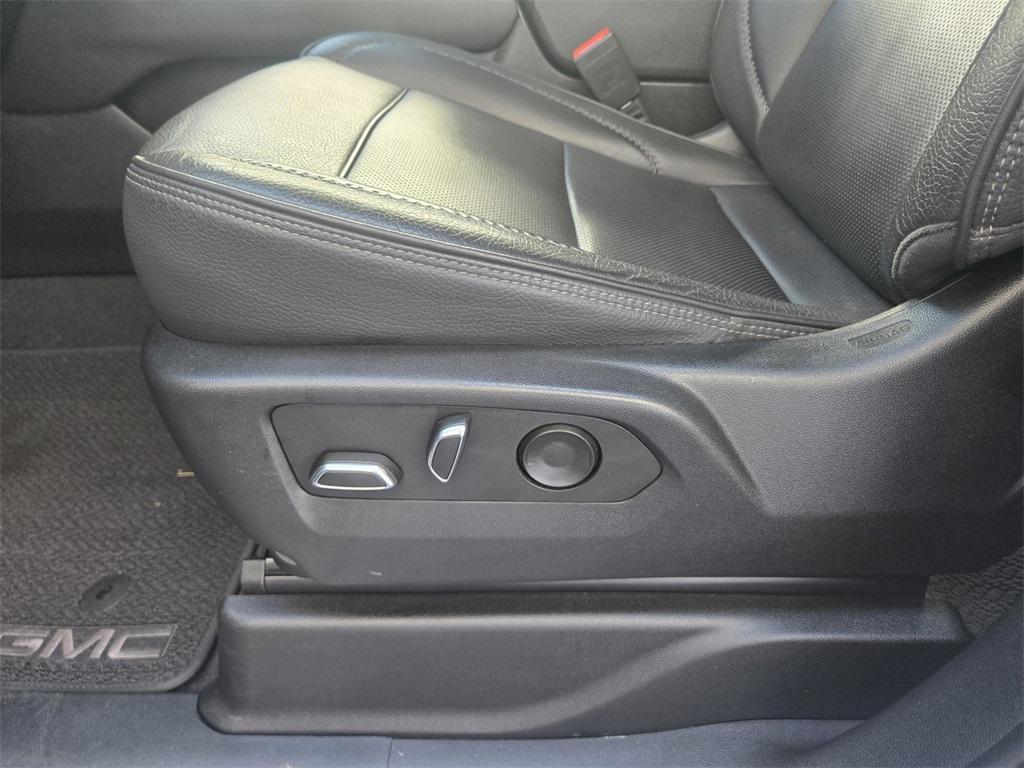 used 2022 GMC Yukon car, priced at $61,800