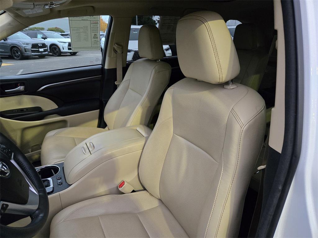 used 2016 Toyota Highlander car, priced at $23,900