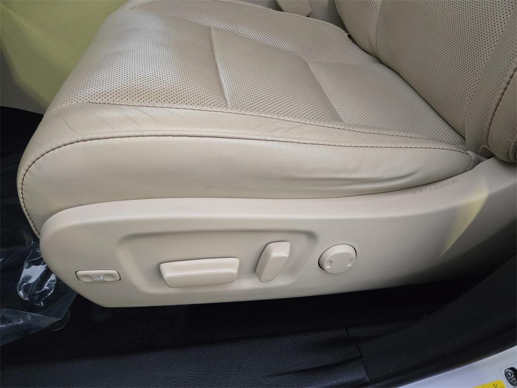 used 2016 Toyota Highlander car, priced at $23,900