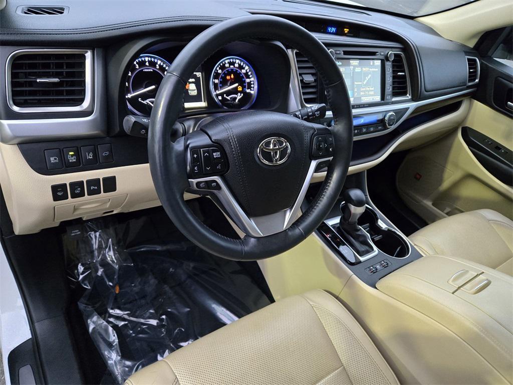 used 2016 Toyota Highlander car, priced at $23,900