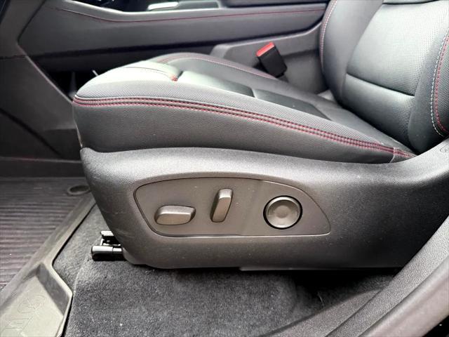 used 2024 Chevrolet Traverse car, priced at $54,900