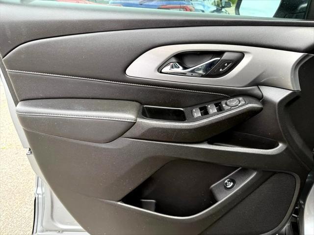 used 2024 Chevrolet Traverse car, priced at $34,900
