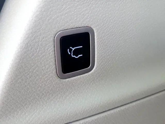 used 2021 Chrysler Pacifica Hybrid car, priced at $23,900