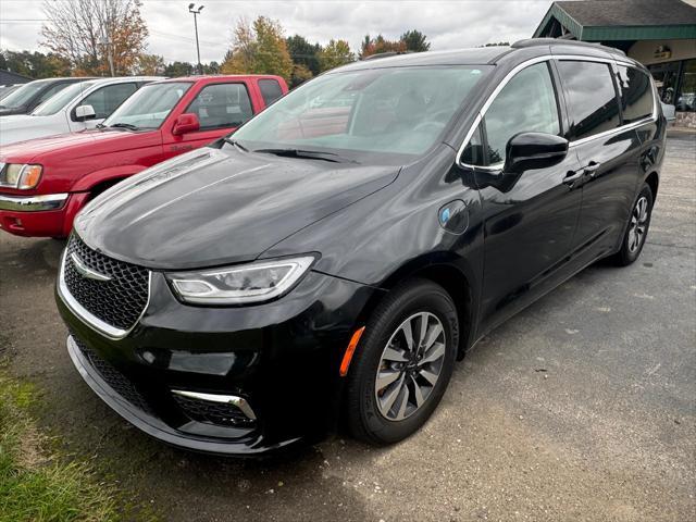 used 2021 Chrysler Pacifica Hybrid car, priced at $28,870