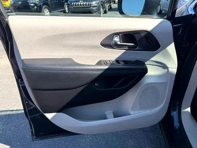 used 2021 Chrysler Pacifica Hybrid car, priced at $26,900