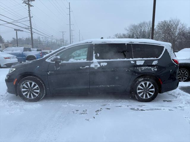 used 2021 Chrysler Pacifica Hybrid car, priced at $29,900