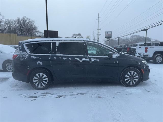 used 2021 Chrysler Pacifica Hybrid car, priced at $29,900