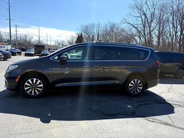 used 2021 Chrysler Pacifica Hybrid car, priced at $29,900